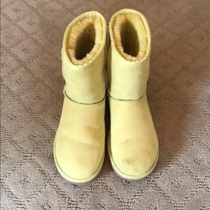 Short UGG boots LIME GREEN ... RARE!!!
